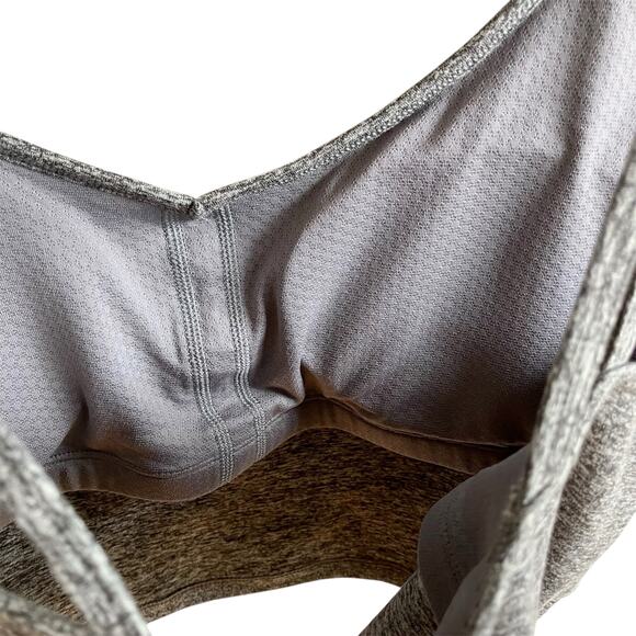 Vuori Tank Size L Gray Grey Bra Crop Top Athleisure Gym Pilates Yoga Comfy Fall - Picture 15 of 16